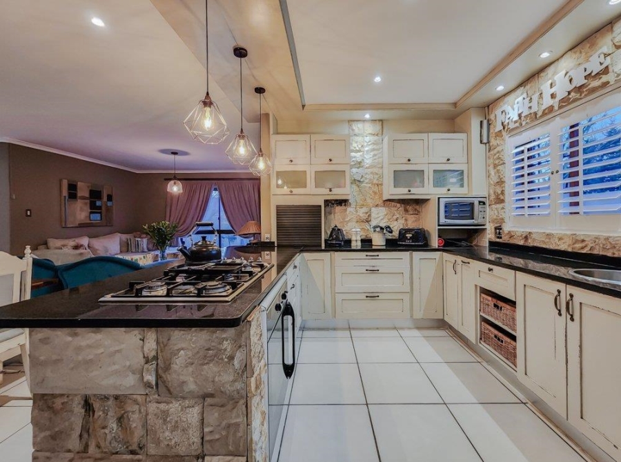 4 Bedroom Property for Sale in Protea Valley Western Cape
